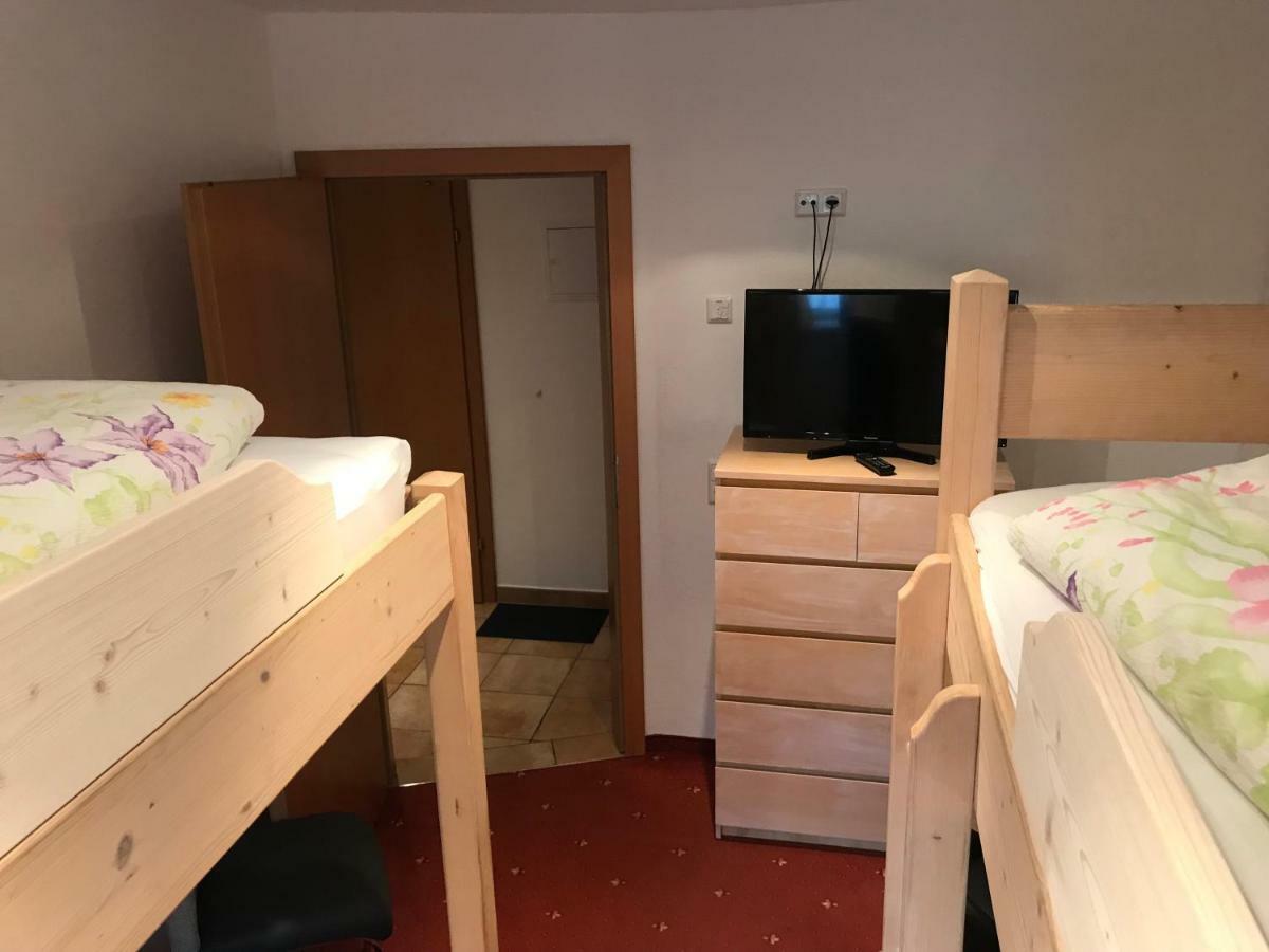 Ferienwohnung Julia Brixen im Thale Buitenkant foto